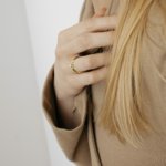 Кольцо с парящим бриллиантом в желтом золоте