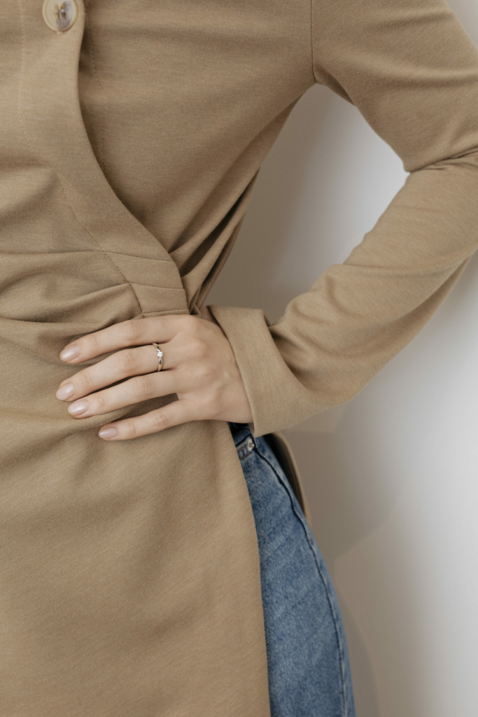 Кольцо с бриллиантом утонченное