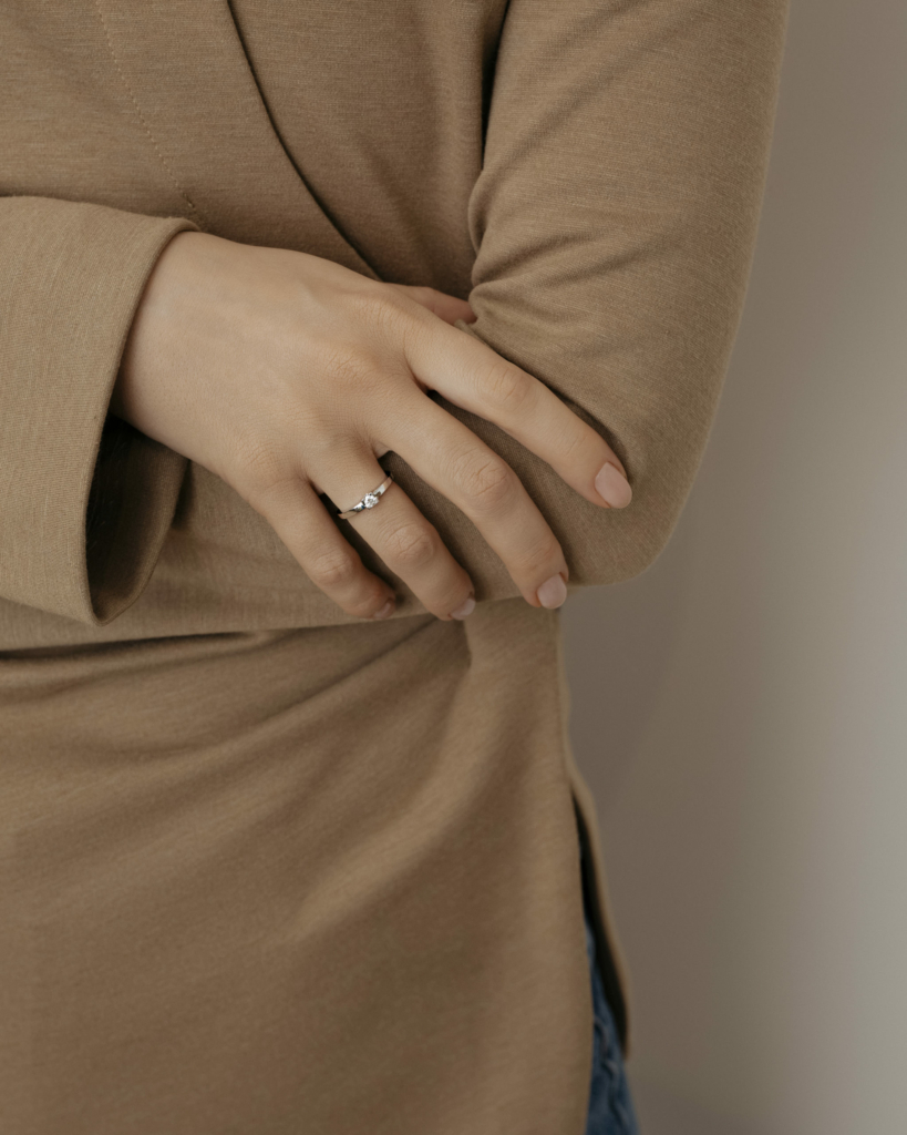 Кольцо с бриллиантом в квадрате