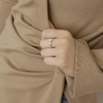 Кольцо с бриллиантом на 6 крапанах