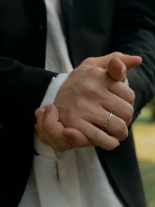 Обручальное кольцо из белого золота