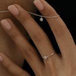 Кольцо из золота с бриллиантовым цветком