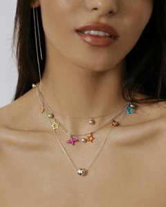 Ожерелье с цветными фигурками