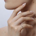 Кольцо из золота с микробриллиантом