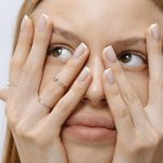 Кольцо с голубым лабораторным микробриллиантом