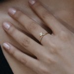 Кольцо сердце большое из желтого золота с микробриллиантом