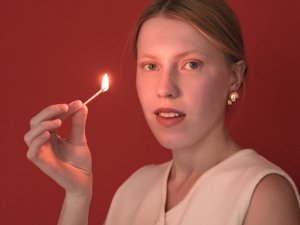 Моносерьга с самыми большими золотыми шарами