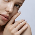 Кольцо из желтого золота с микробриллиантом